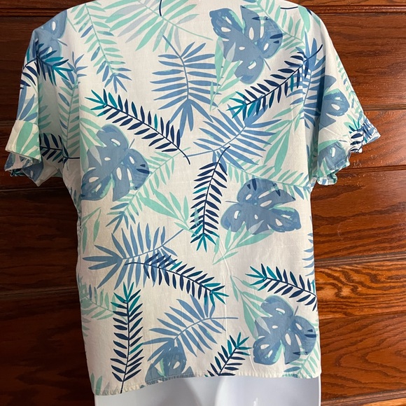 NWT Tropical Crop Button Down - Picture 5 of 7